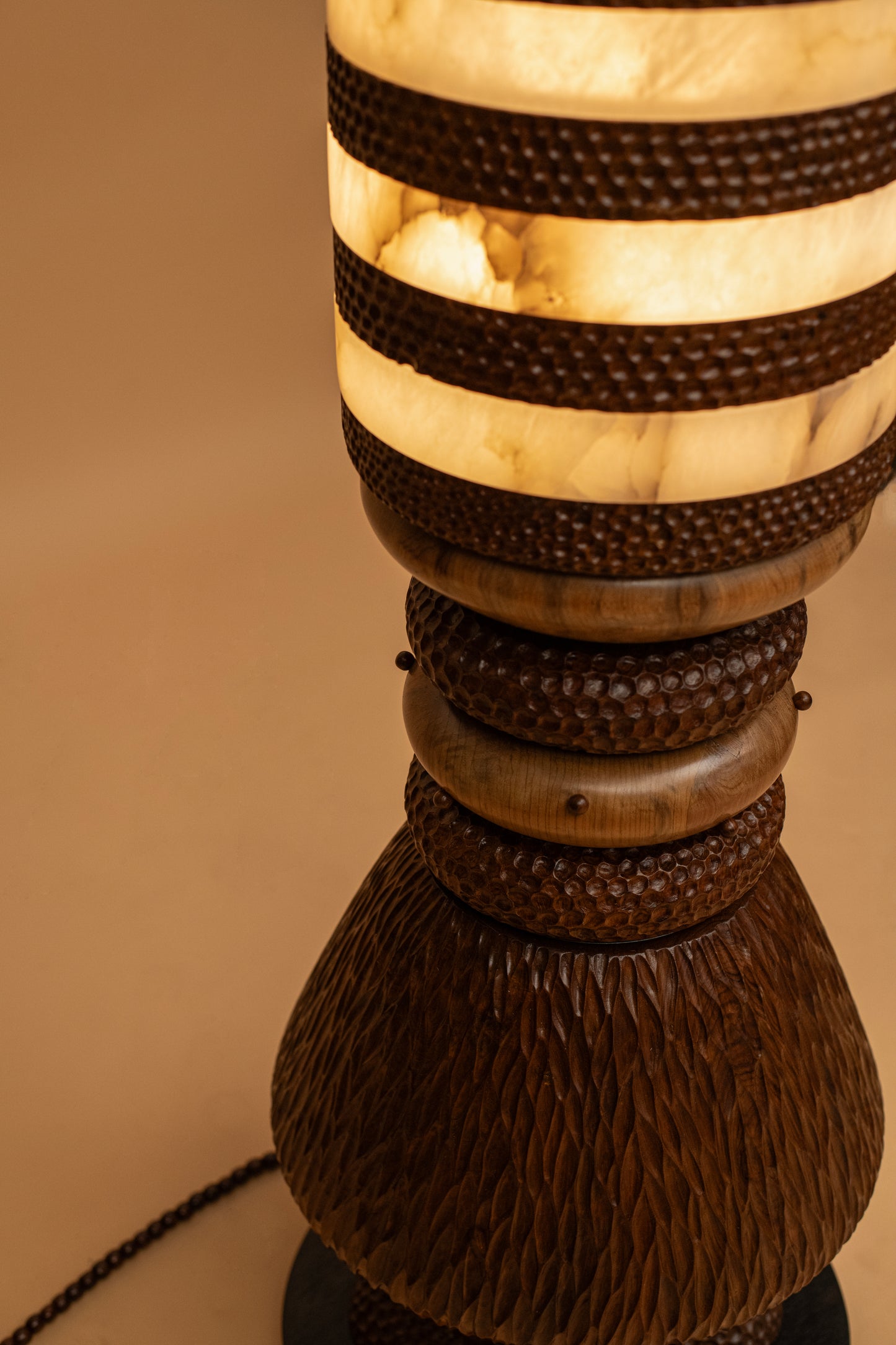 Mushu Raven Totem Lamp